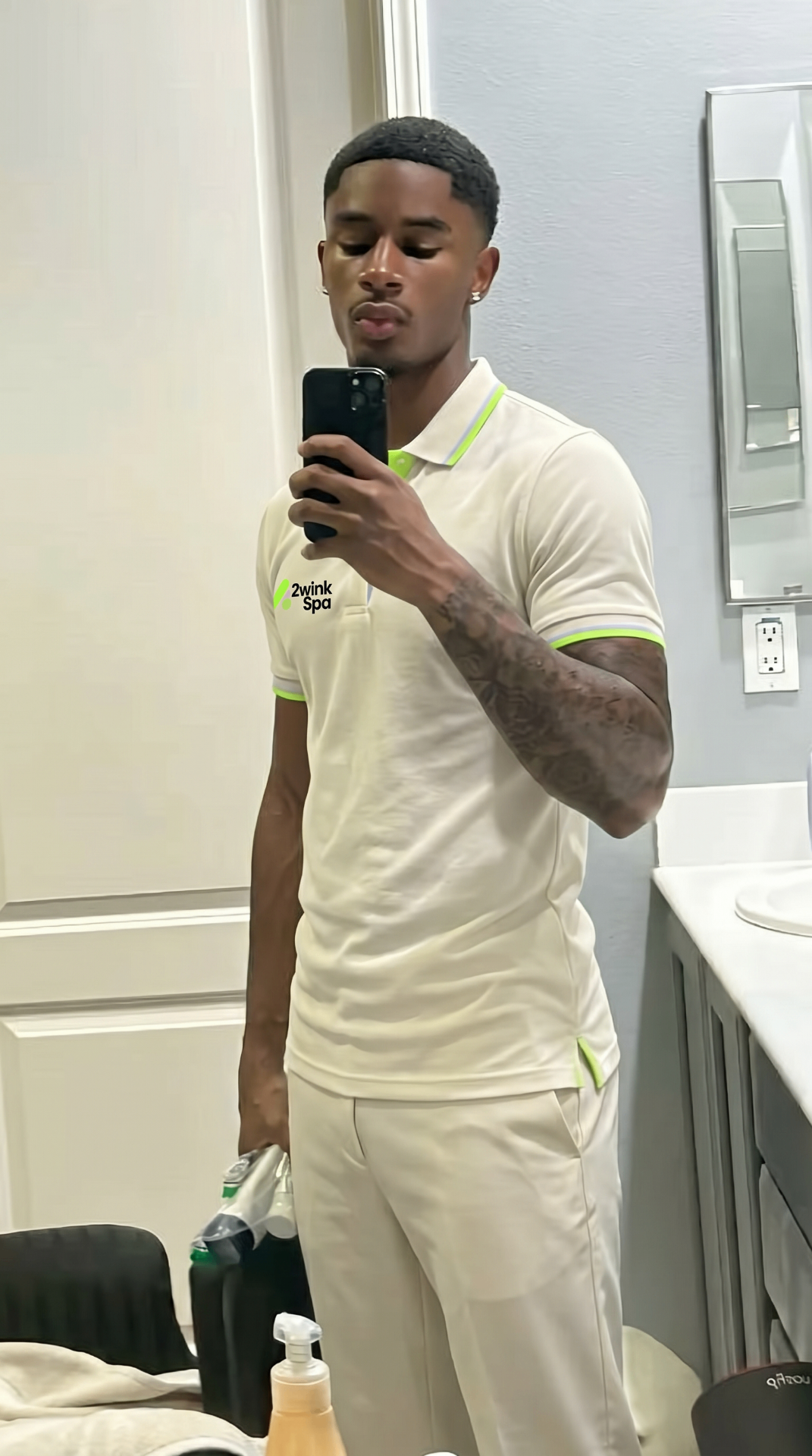 2wink Spa attendant in branded uniform